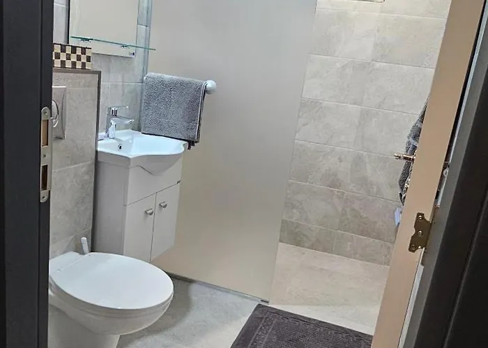 Terassen-boutique -emperium 105a * Sveti Vlas